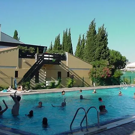 Studio With Terrasse In With Swimming Pool 32 *